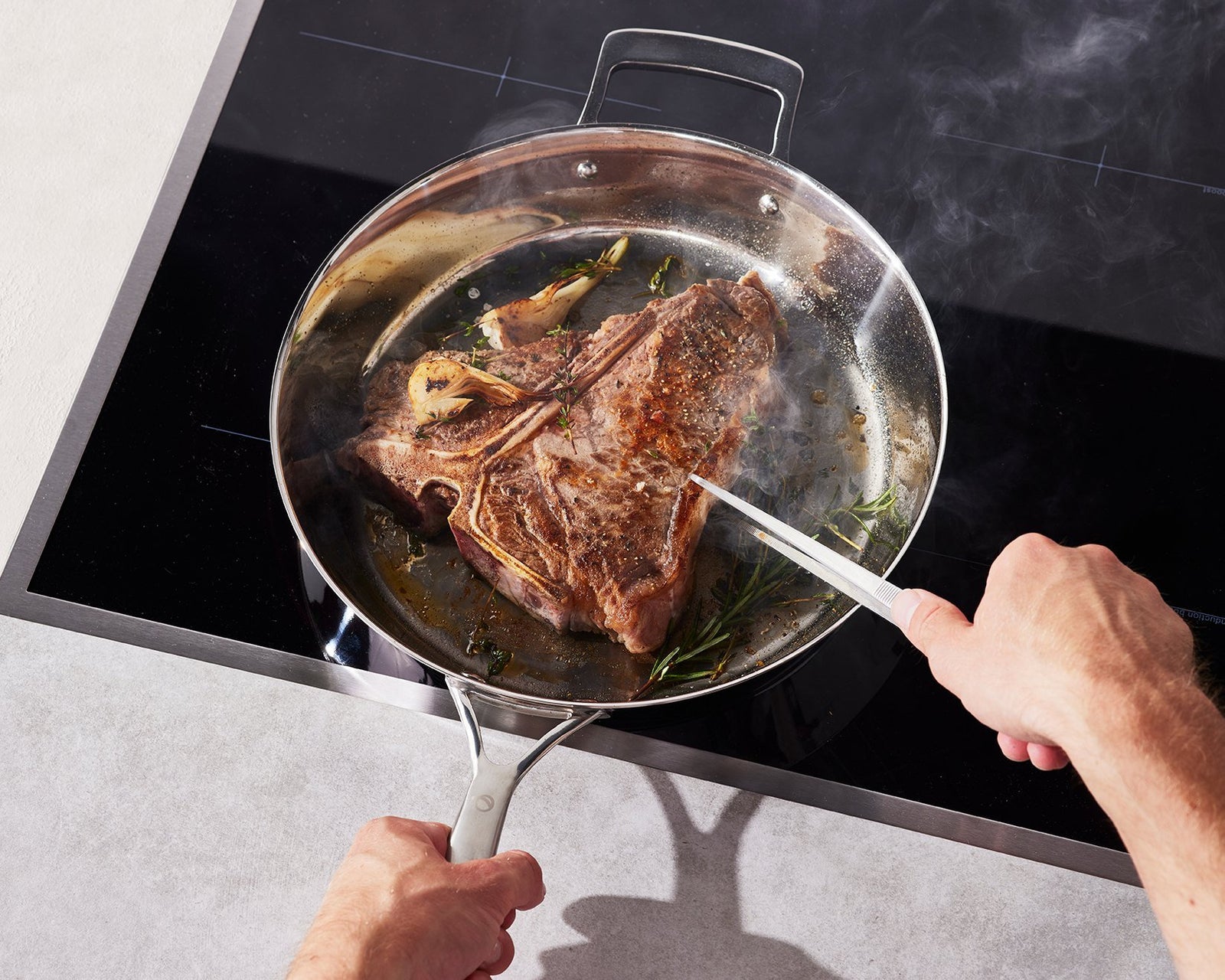 Laden Sie das Bild in den Galerie-Viewer, Padella con nucleo in rame non rivestita
